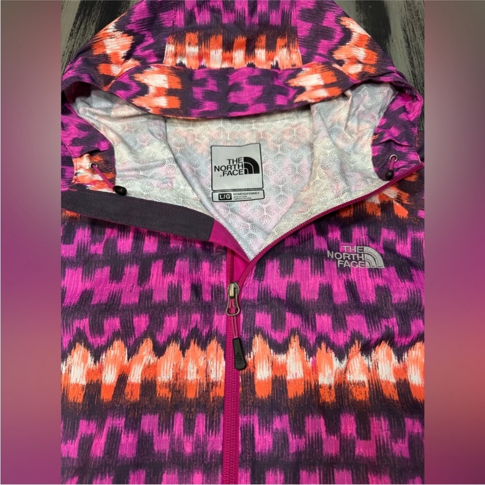 The North Face Hyvent 2.5L Women’s Rain Jacket In A Vibrant Aztec Print NWOT - Picture 4 of 12